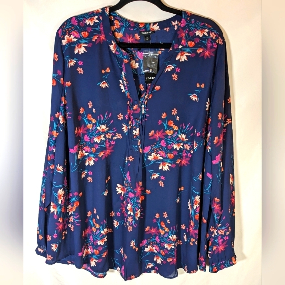 New With Tags Torrid Georgette Pintuck Button-Front Blue Floral Blouse Size 3X - Picture 3 of 13
